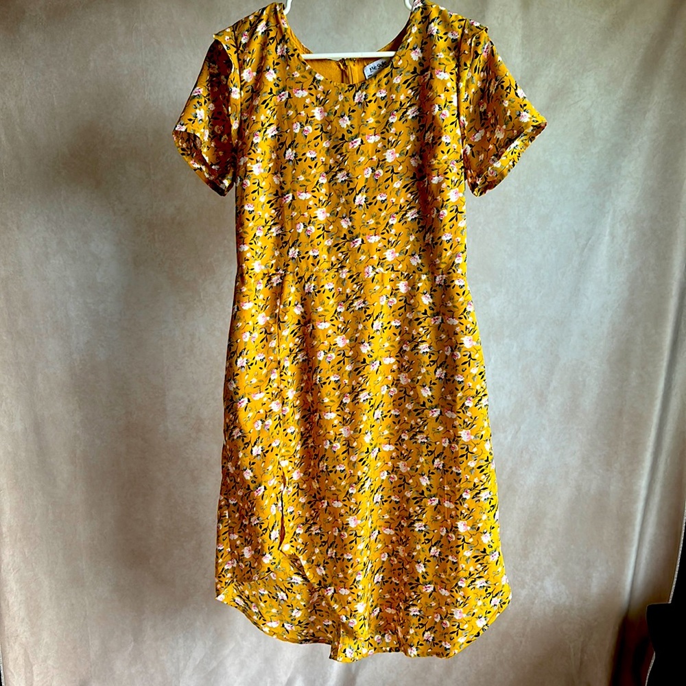 🌻Love Sadie- really pretty hi-low floral dress- size 6